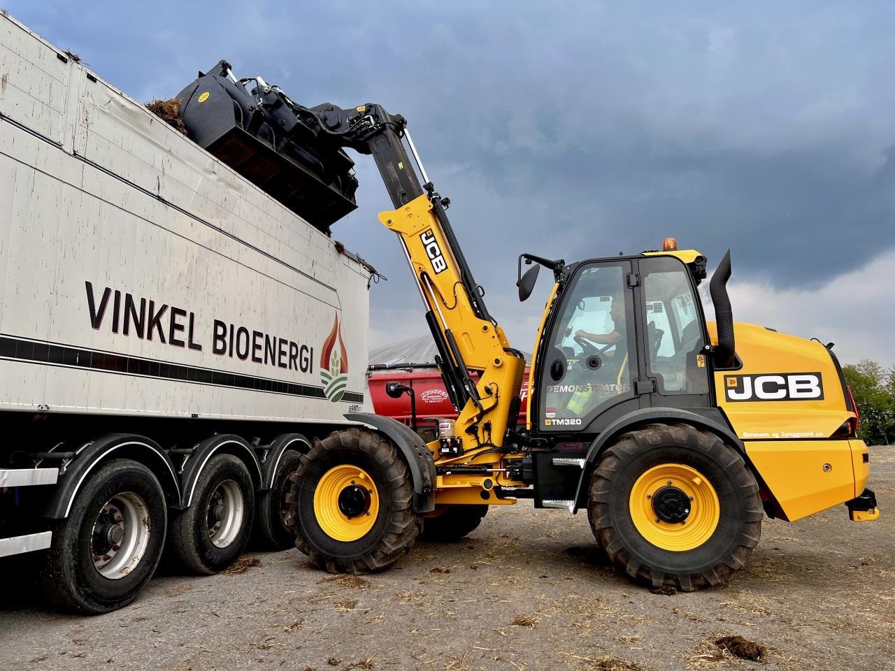 Radlader des Typs JCB TM320, Gebrauchtmaschine in Viborg (Bild 6)