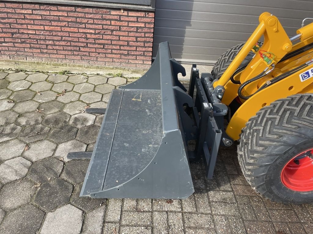 Radlader типа Knikmops KM250 minishovel / kniklader &euro;125 per dag, Gebrauchtmaschine в Neer (Фотография 9)