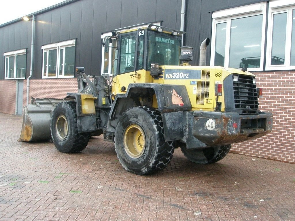 Radlader van het type Komatsu WA 320-6, Gebrauchtmaschine in Barneveld (Foto 2)