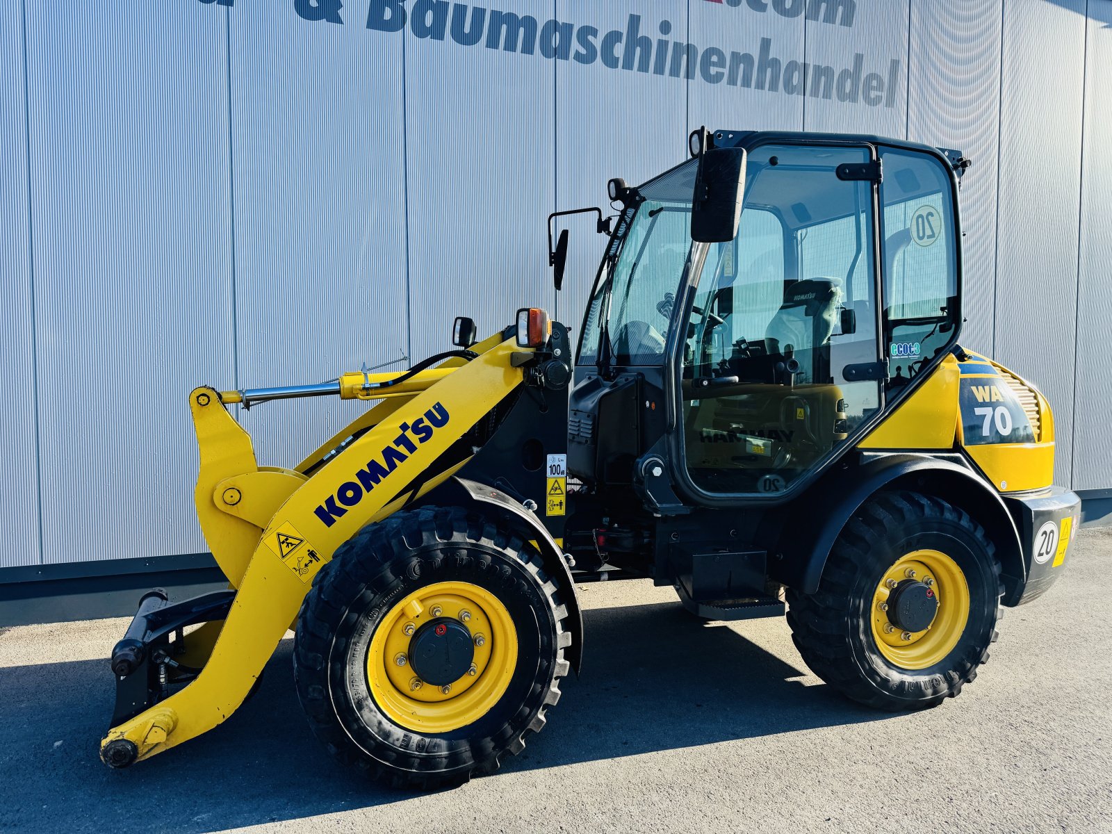 Radlader of the type Komatsu WA 70, Gebrauchtmaschine in Falkenstein (Picture 1)