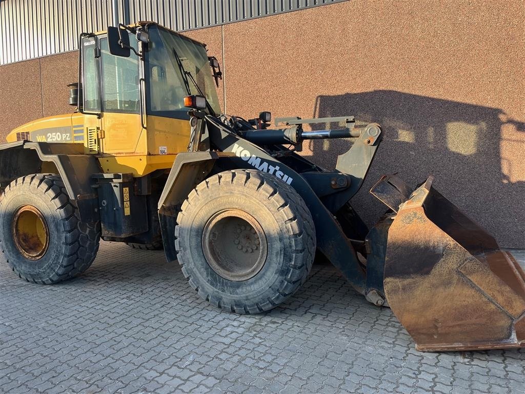 Radlader van het type Komatsu WA250PZ-6, Gebrauchtmaschine in Løgstør (Foto 3)