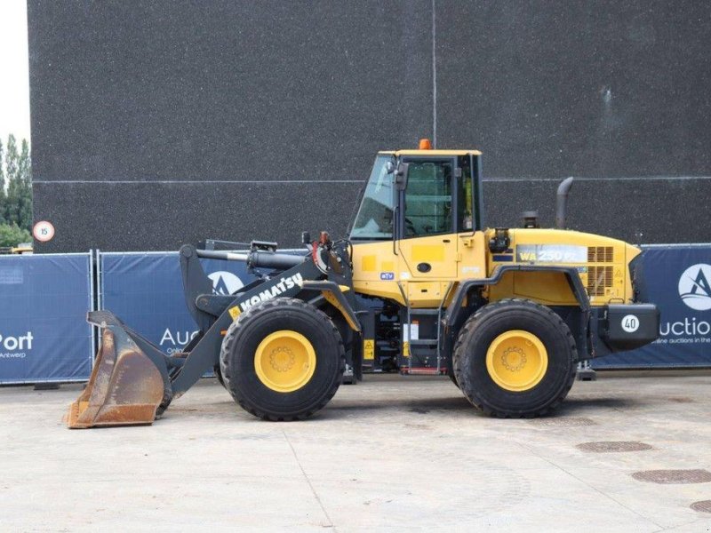 Radlader tipa Komatsu WA250PZ-6, Gebrauchtmaschine u Antwerpen (Slika 1)