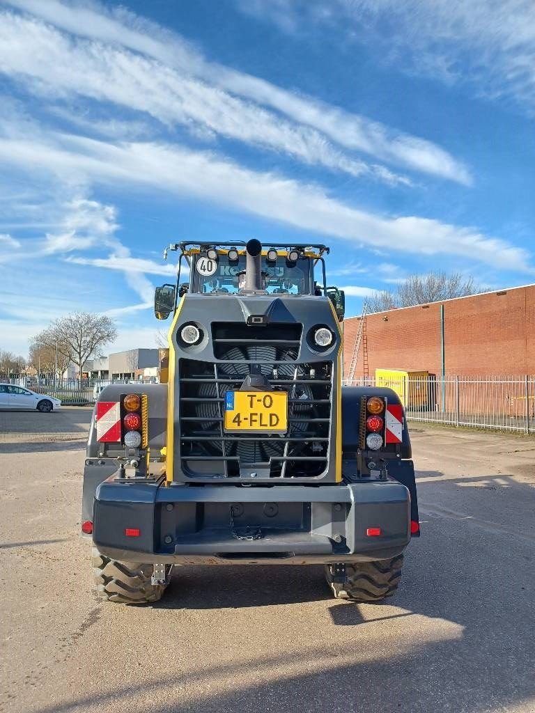 Radlader van het type Komatsu WA270-8E0, Gebrauchtmaschine in Overijse (Foto 10)