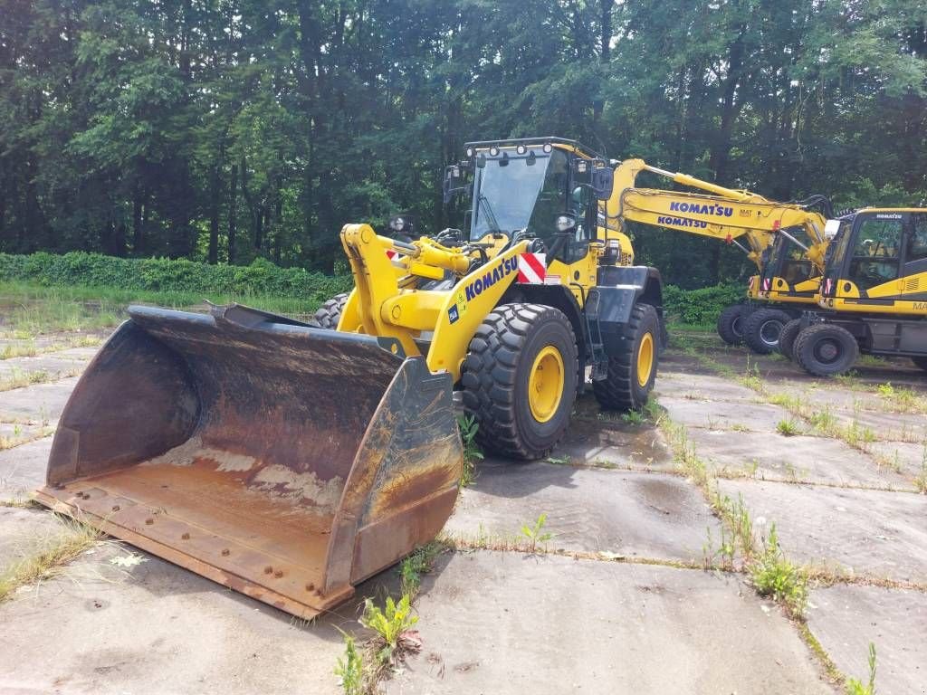 Radlader des Typs Komatsu WA320-8E0, Gebrauchtmaschine in Overijse (Bild 2)