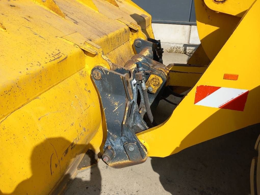 Radlader za tip Komatsu WA320-8E0, Gebrauchtmaschine u Overijse (Slika 11)