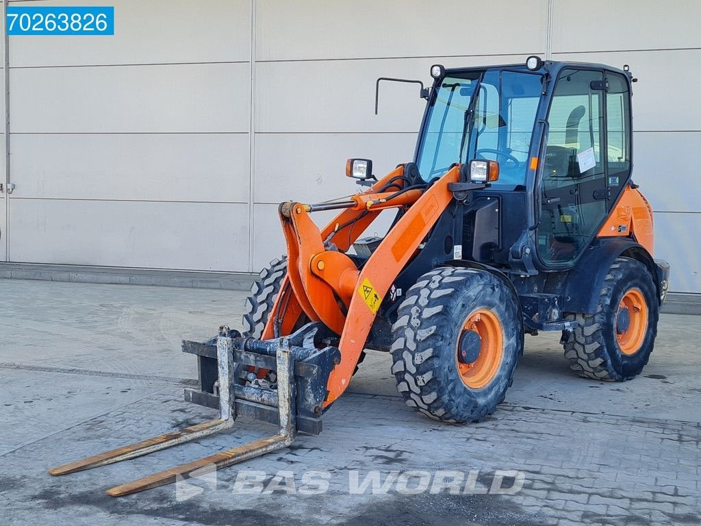 Radlader des Typs Komatsu WA70 -7 BUCKETS AND FORKS, Gebrauchtmaschine in Veghel (Bild 2)