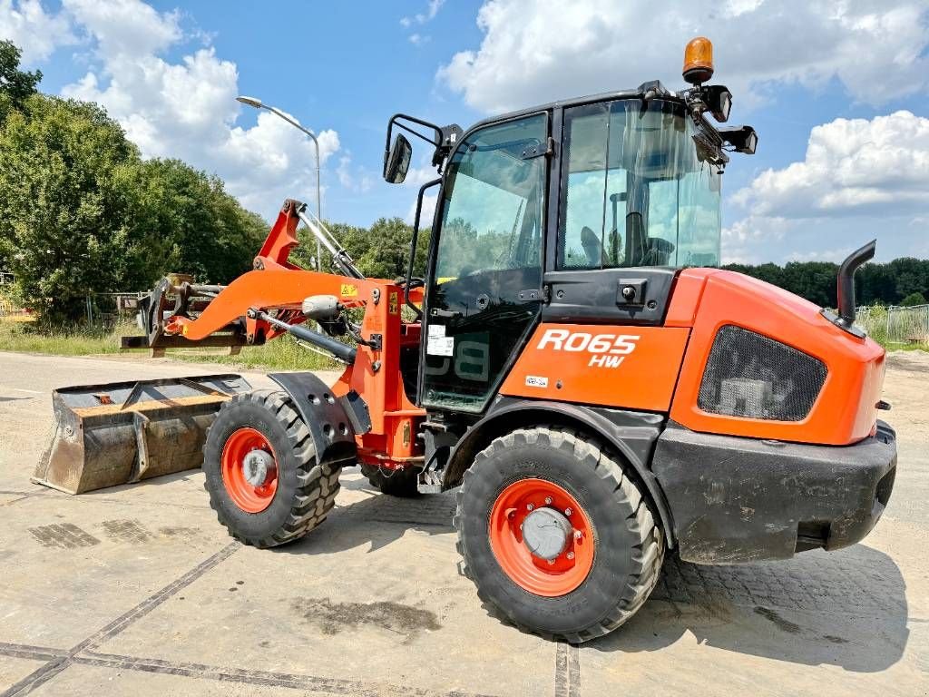 Radlader Türe ait Kubota R065 - Bucket + Forks / 2235 Hours, Gebrauchtmaschine içinde Veldhoven (resim 3)