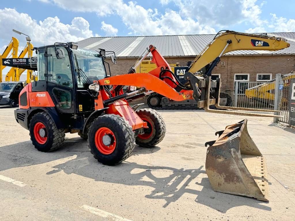 Radlader van het type Kubota R065 - Bucket + Forks / 2235 Hours, Gebrauchtmaschine in Veldhoven (Foto 7)