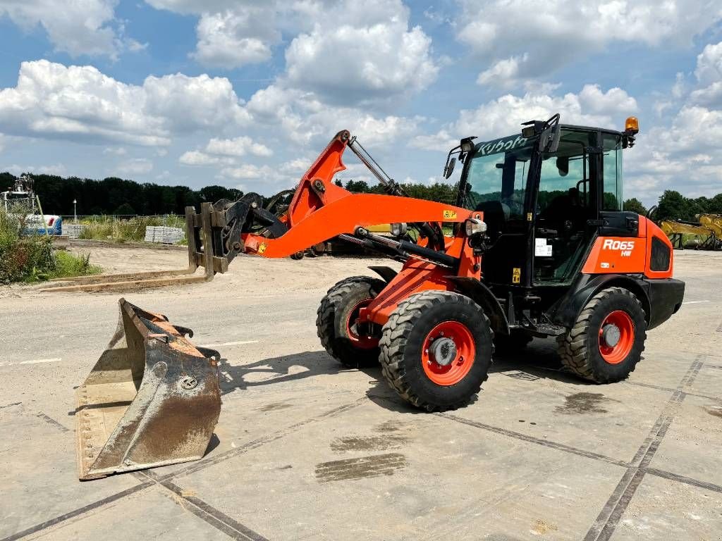 Radlader of the type Kubota R065 - Bucket + Forks / 2235 Hours, Gebrauchtmaschine in Veldhoven (Picture 2)