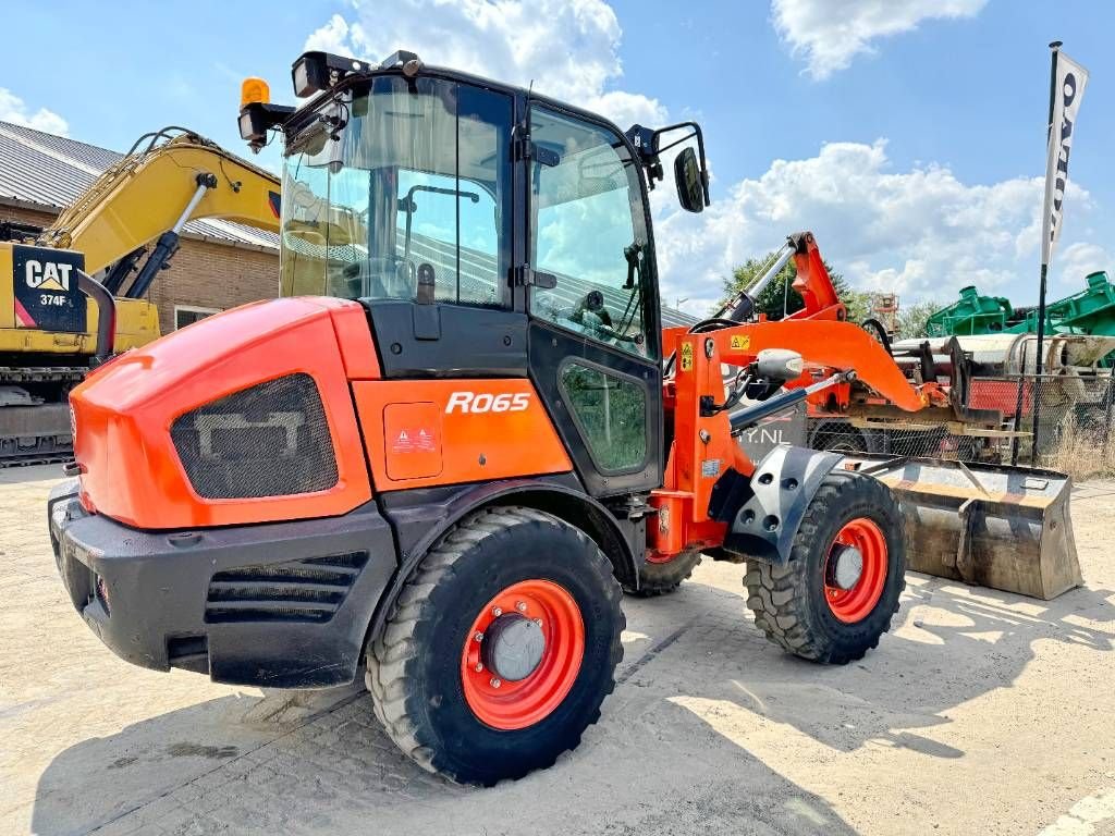 Radlader Türe ait Kubota R065 - Bucket + Forks / 2235 Hours, Gebrauchtmaschine içinde Veldhoven (resim 5)