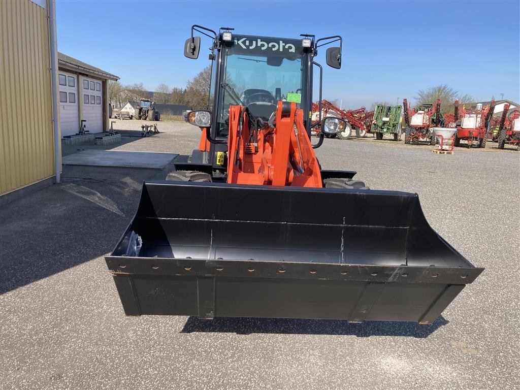 Radlader от тип Kubota R070 Med kabine, Gebrauchtmaschine в Sabro (Снимка 3)