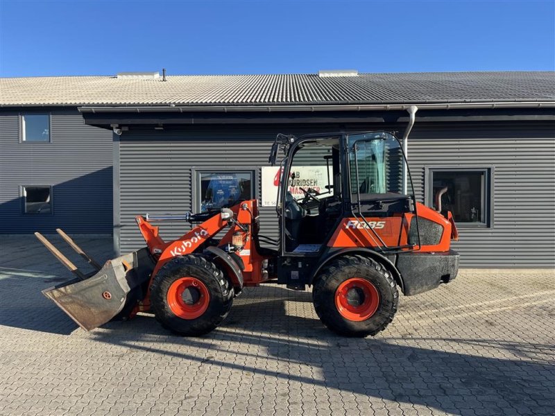 Radlader типа Kubota R085 Centralsmørring skovl og gafler, Gebrauchtmaschine в Rønnede