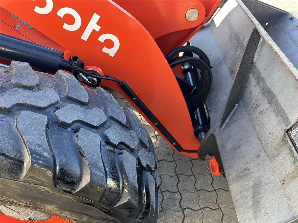 Radlader от тип Kubota R085 Centralsmørring skovl og gafler, Gebrauchtmaschine в Rønnede (Снимка 7)