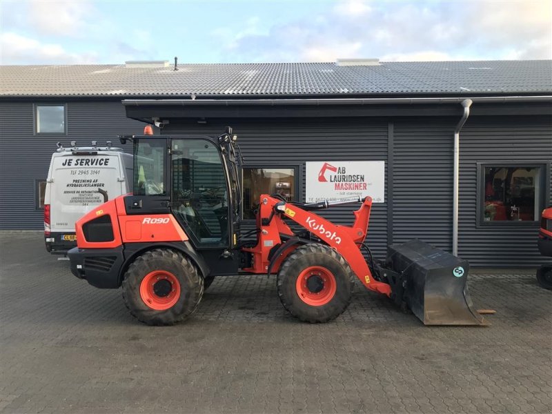 Radlader van het type Kubota R090 Centralsmørring skovl og gafler, Gebrauchtmaschine in Rønnede (Foto 1)