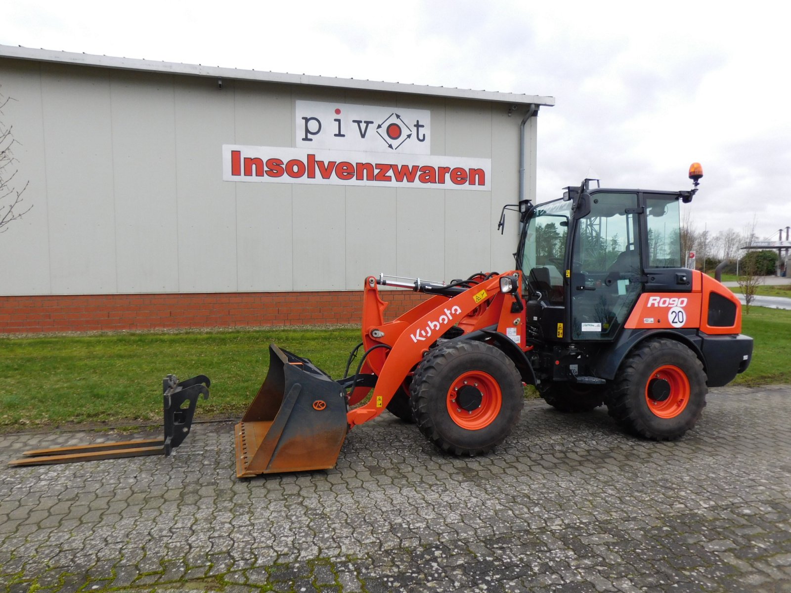 Radlader van het type Kubota R090 Vorführmaschine 2023 *Knicklader *Schaufellader inkl. *CRS *DPF *Schaufel *Gabel *hydr. SWE, Gebrauchtmaschine in Wagenfeld (Foto 1)