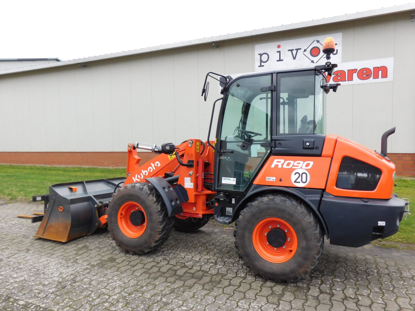 Radlader van het type Kubota R090 Vorführmaschine 2023 *Knicklader *Schaufellader inkl. *CRS *DPF *Schaufel *Gabel *hydr. SWE, Gebrauchtmaschine in Wagenfeld (Foto 2)