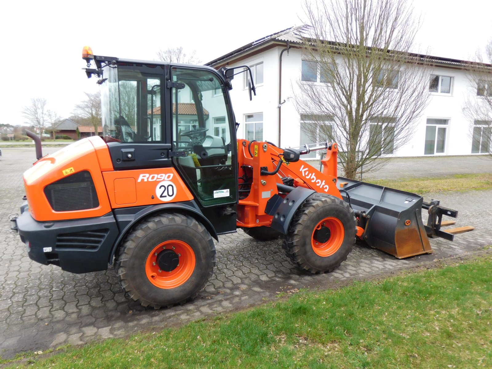 Radlader typu Kubota R090 Vorführmaschine 2023 *Knicklader *Schaufellader inkl. *CRS *DPF *Schaufel *Gabel *hydr. SWE, Gebrauchtmaschine v Wagenfeld (Obrázek 3)