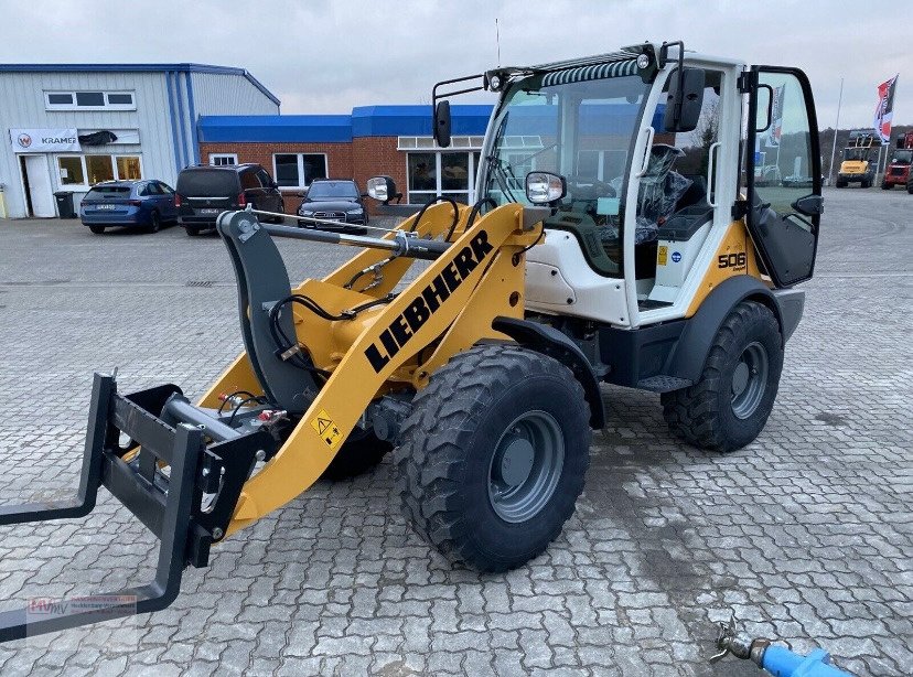 Radlader of the type Liebherr L 506 Compact G8.0-D, Neumaschine in Neubrandenburg (Picture 1)