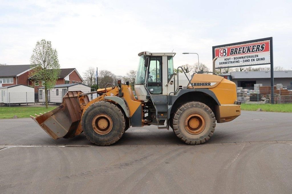 Radlader του τύπου Liebherr L554, Gebrauchtmaschine σε Antwerpen (Φωτογραφία 2)