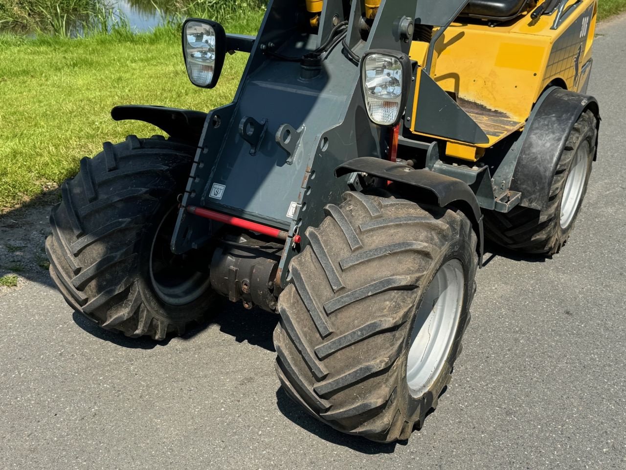 Radlader Türe ait Mustang Al 306 shovel kniklader, Gebrauchtmaschine içinde Hardinxveld-Giessendam (resim 2)