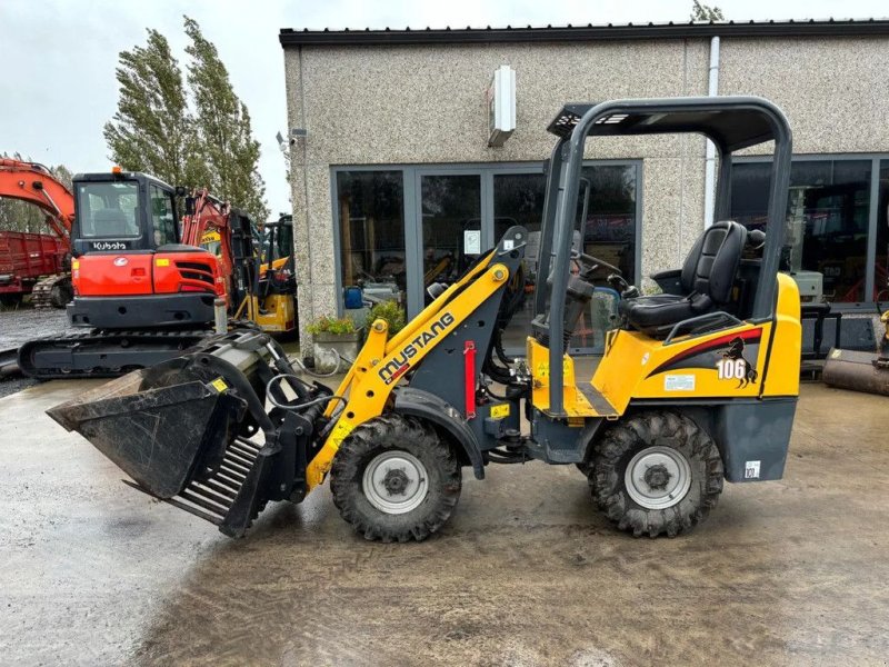 Radlader des Typs Mustang AL106, Gebrauchtmaschine in Wevelgem