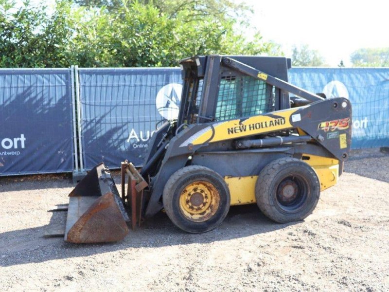 Radlader typu New Holland L175, Gebrauchtmaschine v Antwerpen (Obrázek 1)