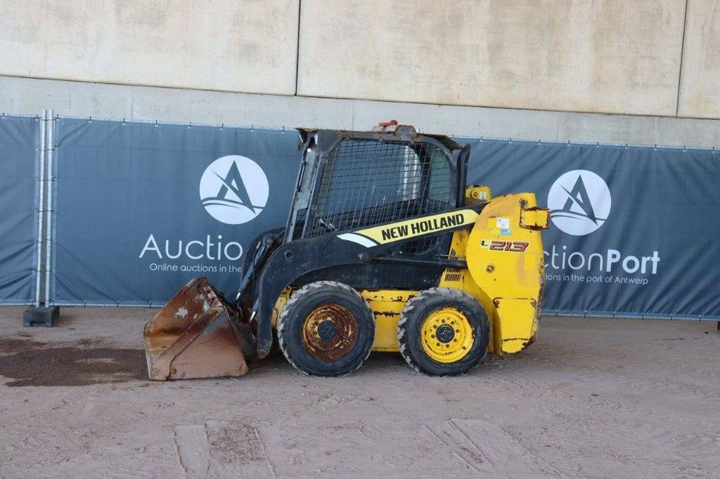 Radlader типа New Holland L213, Gebrauchtmaschine в Antwerpen (Фотография 1)