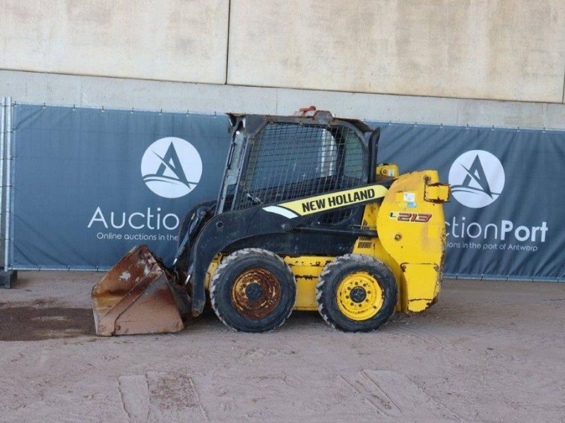 Radlader of the type New Holland L213, Gebrauchtmaschine in Antwerpen (Picture 1)