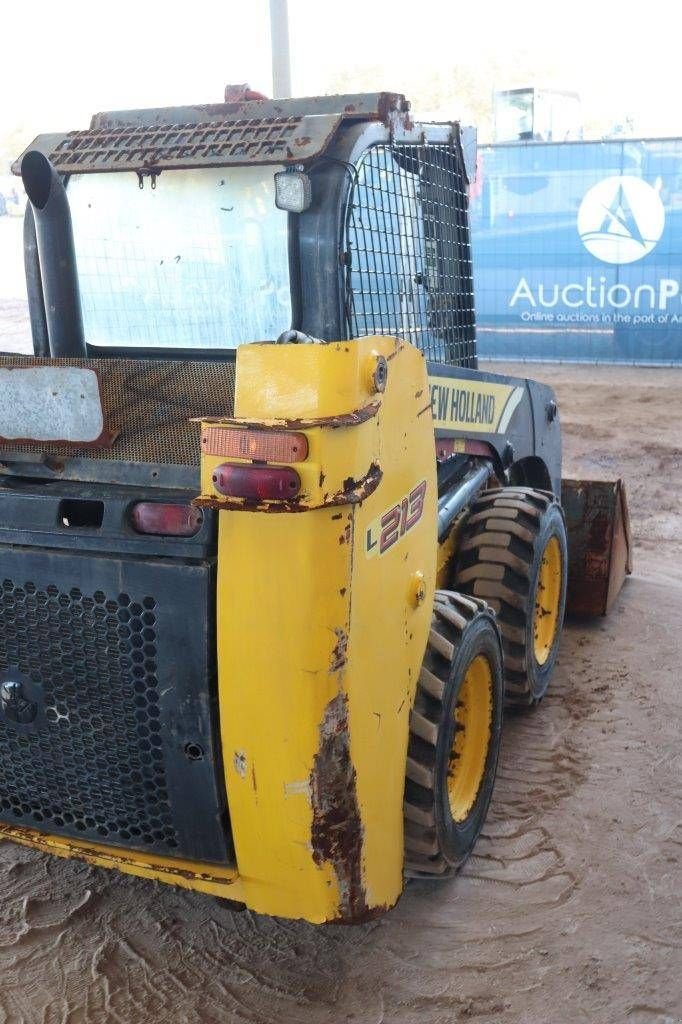 Radlader del tipo New Holland L213, Gebrauchtmaschine In Antwerpen (Immagine 5)