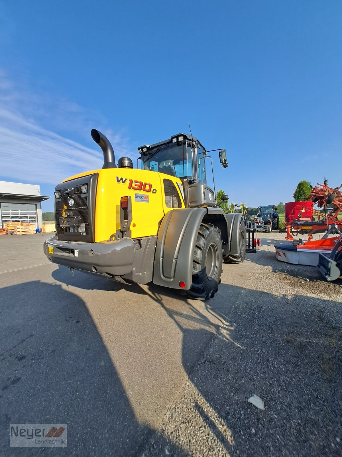 Radlader van het type New Holland W 130 D, Neumaschine in Bad Waldsee Mennisweiler (Foto 2)