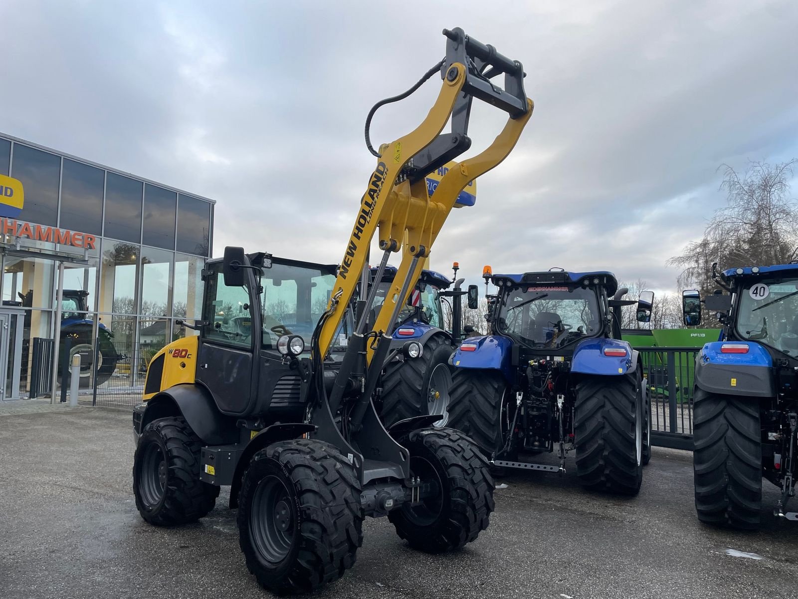 Radlader des Typs New Holland W 80 C, Neumaschine in Burgkirchen (Bild 17)