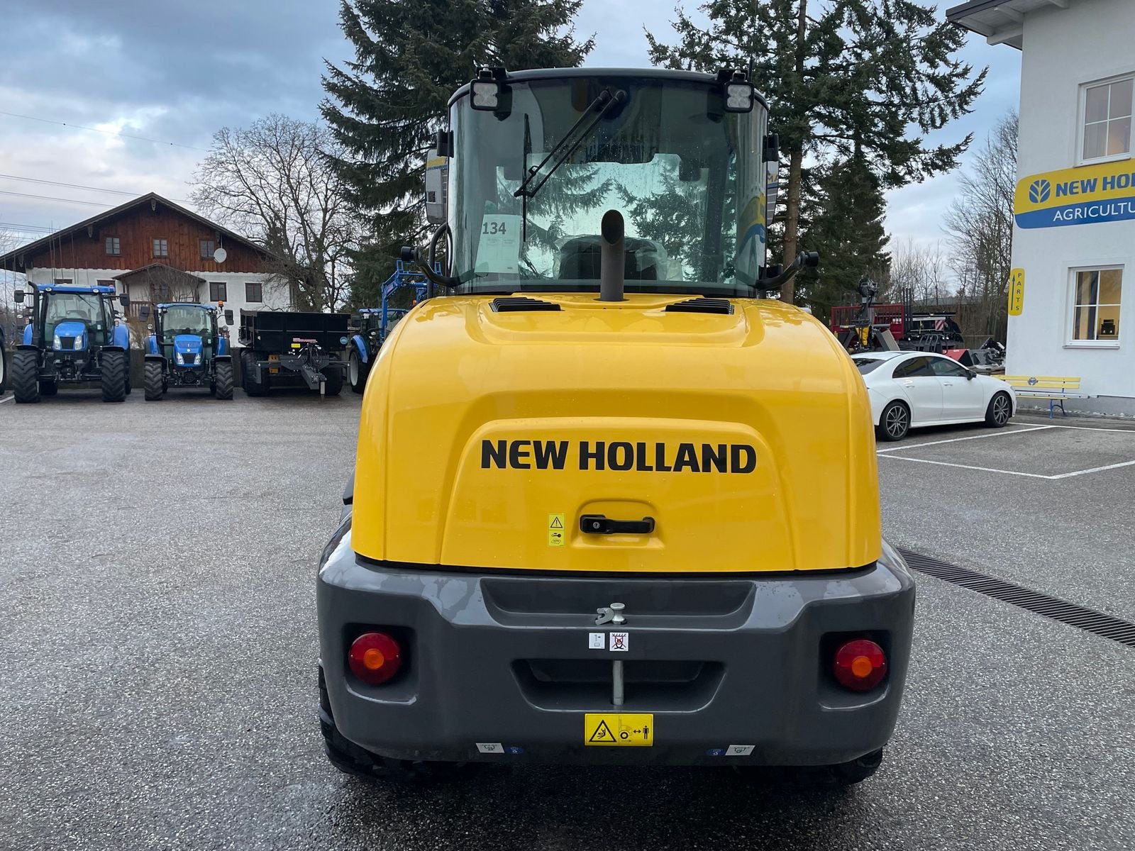 Radlader des Typs New Holland W 80 C, Neumaschine in Burgkirchen (Bild 8)