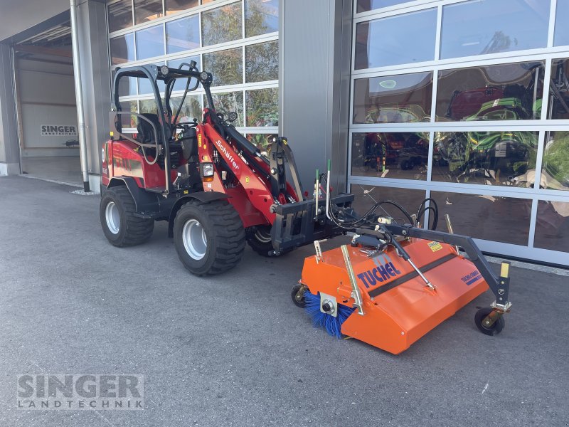 Radlader del tipo Schäffer 3630 mit Tuchel Kehrmaschine, Neumaschine en Ebenhofen