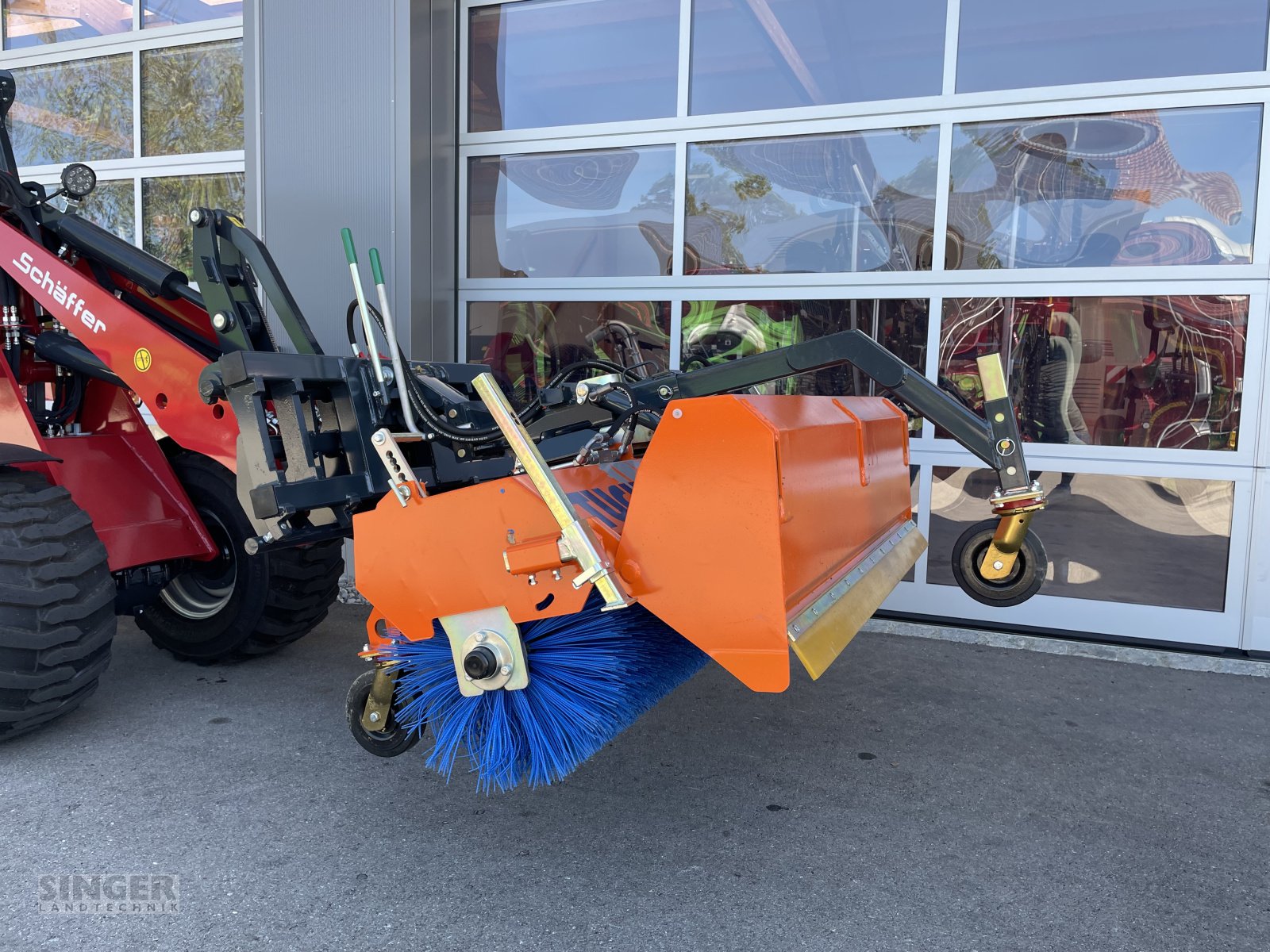 Radlader typu Schäffer 3630 mit Tuchel Kehrmaschine, Neumaschine v Ebenhofen (Obrázok 5)