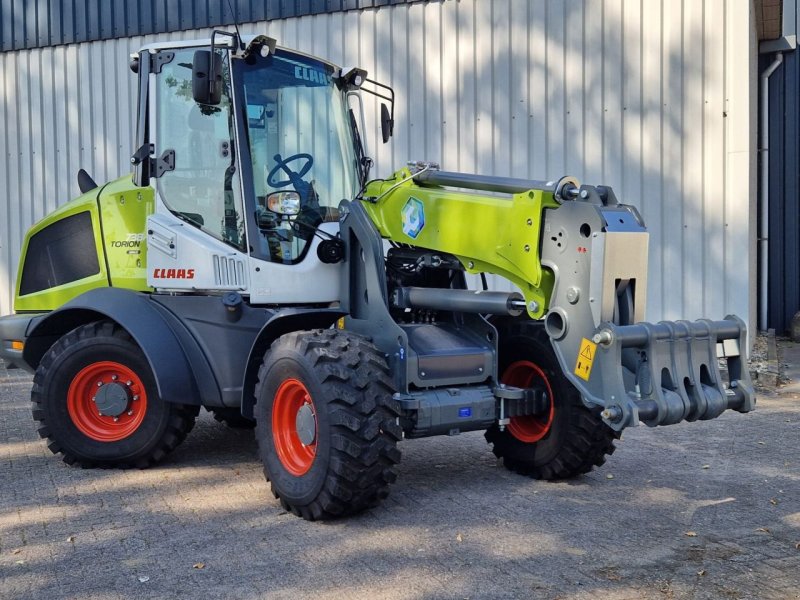 Radlader des Typs Sonstige Claas Torion 738 T, Neumaschine in BIDDINGHUIZEN (Bild 1)