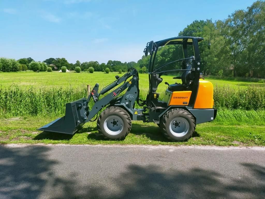 Radlader van het type Sonstige Giant 332/337/452/2300/2700, Gebrauchtmaschine in Lunteren (Foto 1)