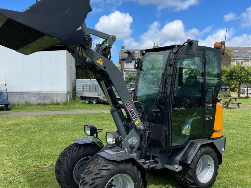 Radlader van het type Sonstige Giant 332SWT CAB 2015 div extra&rsquo;s, Gebrauchtmaschine in Kwintsheul