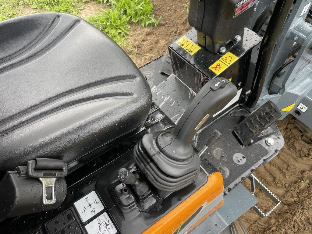 Radlader tip Sonstige Giant G1500 X-TRA minishovel / kniklader BJ 2024 115 uur, Gebrauchtmaschine in Neer (Poză 7)