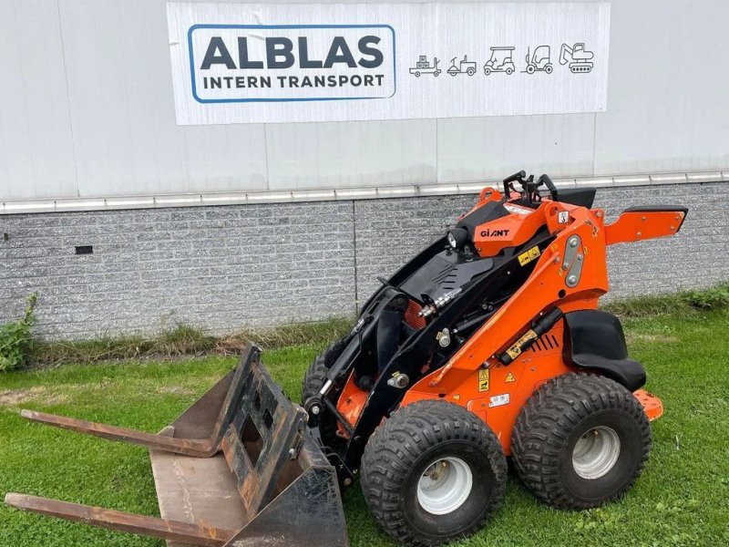 Radlader typu Sonstige Giant Skidster 252D 2020 met grondbak en lepels, Gebrauchtmaschine v Kwintsheul (Obrázek 1)