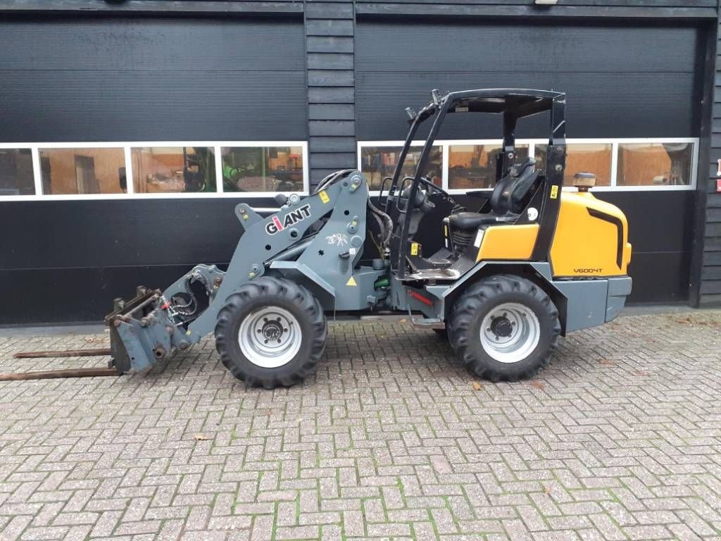 Radlader typu Sonstige Giant V 6004 T midishovel met vorken, Gebrauchtmaschine v Ederveen (Obrázek 1)