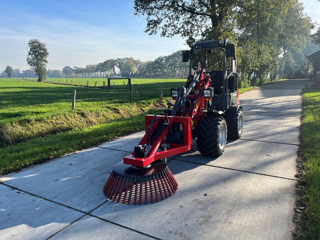 Radlader of the type Sonstige Weidemann Onkruidborstel, Neumaschine in Lunteren (Picture 8)