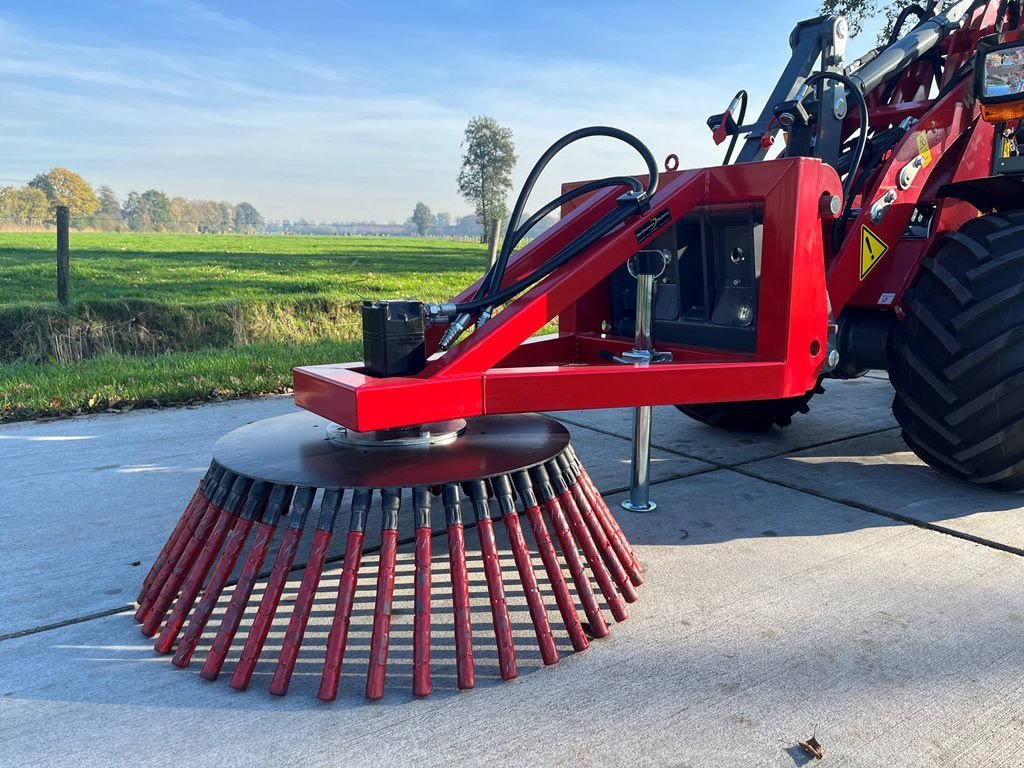 Radlader van het type Sonstige Weidemann Onkruidborstel, Neumaschine in Lunteren (Foto 1)