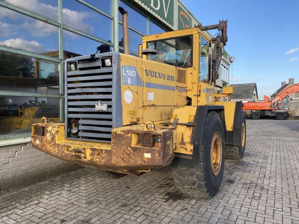 Radlader van het type Volvo L 120 B, Gebrauchtmaschine in Roosendaal (Foto 2)