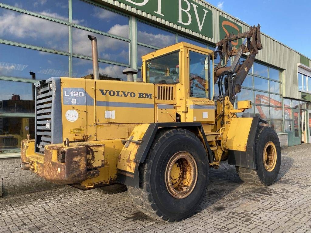 Radlader типа Volvo L 120 B, Gebrauchtmaschine в Roosendaal (Фотография 3)