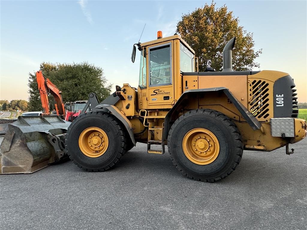 Radlader typu Volvo L 60 E KUN 7300 TIMER! MED HURTIGSKIFTE OG SKOVL!, Gebrauchtmaschine v Nørager (Obrázok 4)