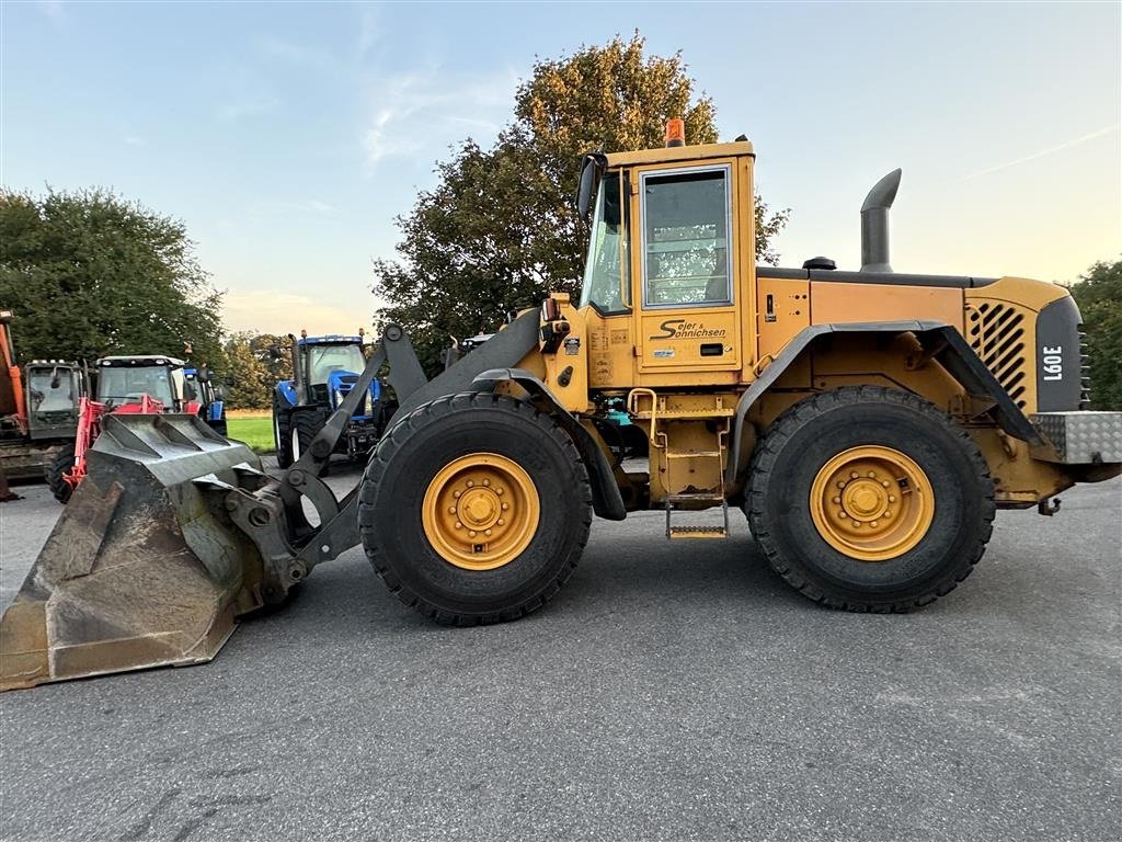 Radlader Türe ait Volvo L 60 E KUN 7300 TIMER! MED HURTIGSKIFTE OG SKOVL!, Gebrauchtmaschine içinde Nørager (resim 3)