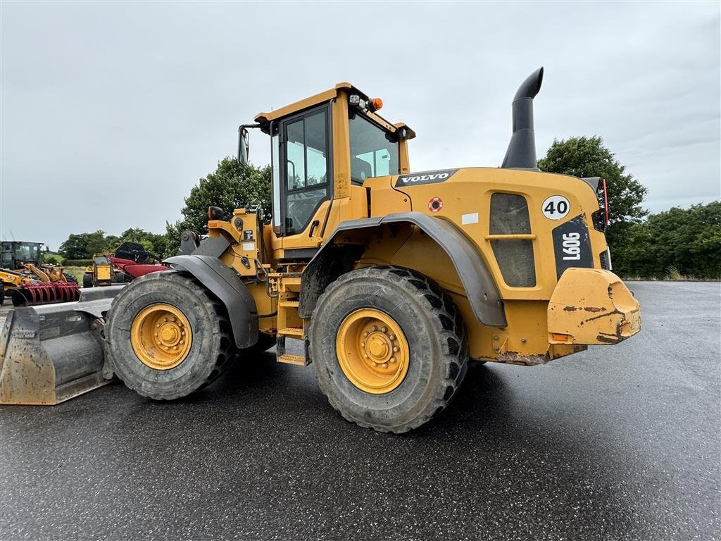 Radlader tipa Volvo L 60 G KUN 7300 TIMER! MED SKOVL OG GAFLER!, Gebrauchtmaschine u Nørager (Slika 4)