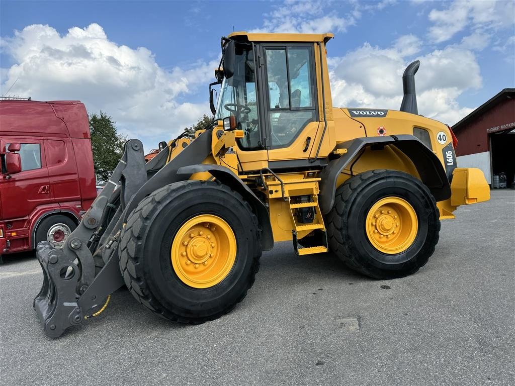 Radlader typu Volvo L 60 G KUN 7300 TIMER! MED SKOVL OG GAFLER!, Gebrauchtmaschine w Nørager (Zdjęcie 2)