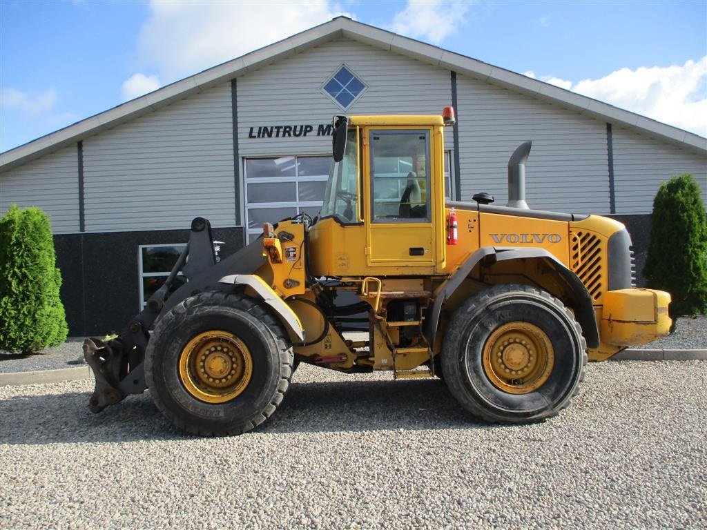 Radlader del tipo Volvo L 90 E med centralsmørring og hurtigskifte, Gebrauchtmaschine en Lintrup (Imagen 1)