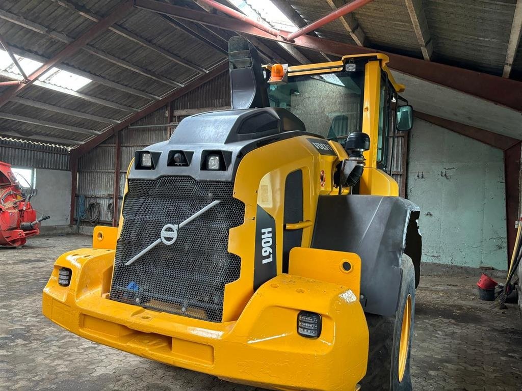 Radlader от тип Volvo L 90 H Volvo L90H fra Dansk landmand. Ring til Ulrik på 40255544. Jeg snakker Jysk, og er til at handle med., Gebrauchtmaschine в Kolding (Снимка 1)